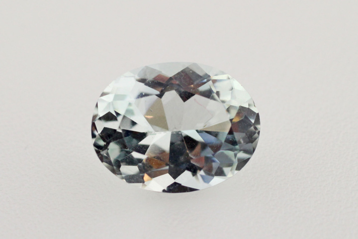 942752-3 Lot of faceted blue Topaz 52.67 ctv. with cert.