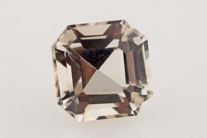 942752-7 Lot of faceted blue Topaz 52.67 ctv. with cert.