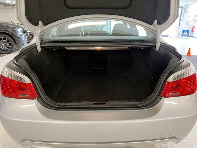 928039-5 BMW 525i Sedan Automatic, 218hp, 2005