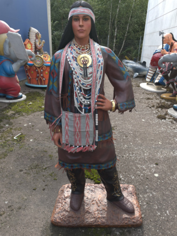 943121-1 Woman with adornment