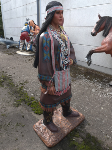 943121-2 Woman with adornment