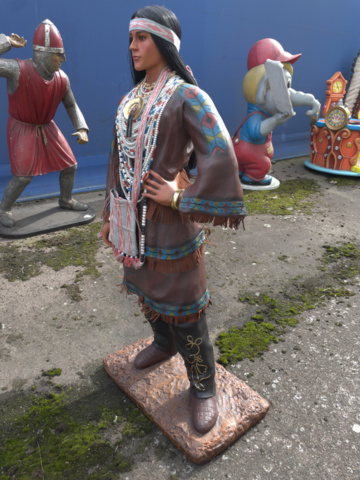 943121-3 Woman with adornment