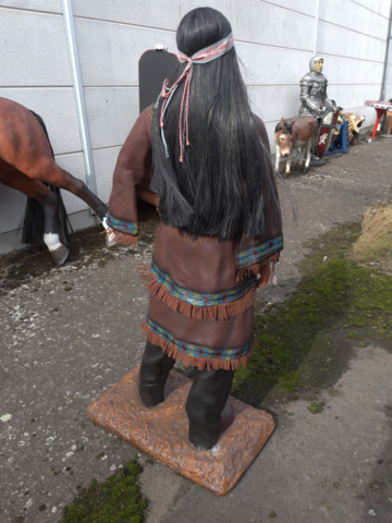 943121-5 Woman with adornment