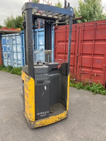 892336-4 1 Stand-On Stacker Atlet