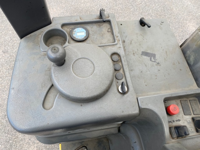 892336-7 1 Stand-On Stacker Atlet