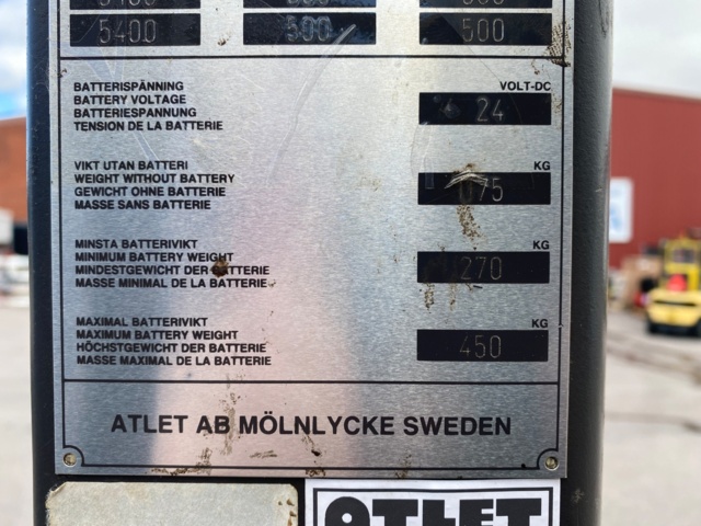 892336-14 1 Stand-On Stacker Atlet