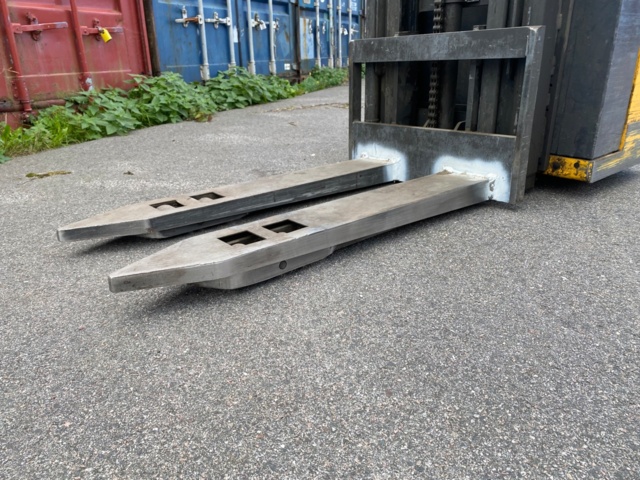 892336-9 1 Stand-On Stacker Atlet