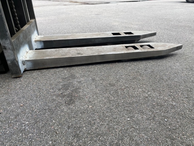 892336-11 1 Stand-On Stacker Atlet