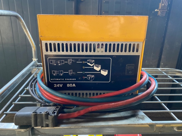 892336-15 1 Stand-On Stacker Atlet