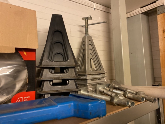 920525-14 Spare parts warehouse of mixed compote and storage shelves