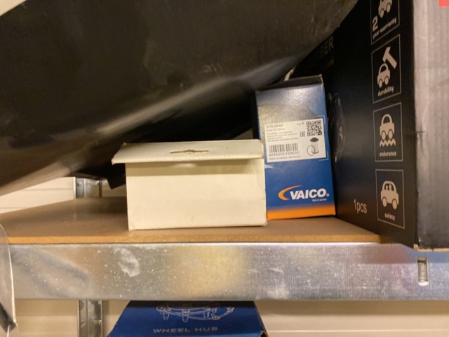 920525-30 Spare parts warehouse of mixed compote and storage shelves