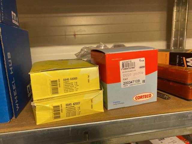 920525-32 Spare parts warehouse of mixed compote and storage shelves