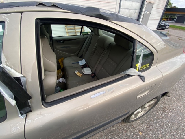 920539-9 Volvo S60 2.4 - 2001
