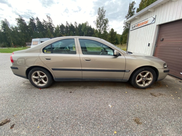 920539-4 Volvo S60 2.4 - 2001
