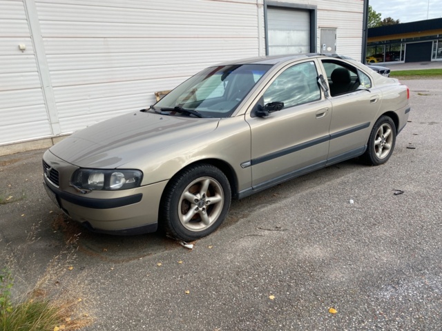 920539-7 Volvo S60 2.4 - 2001