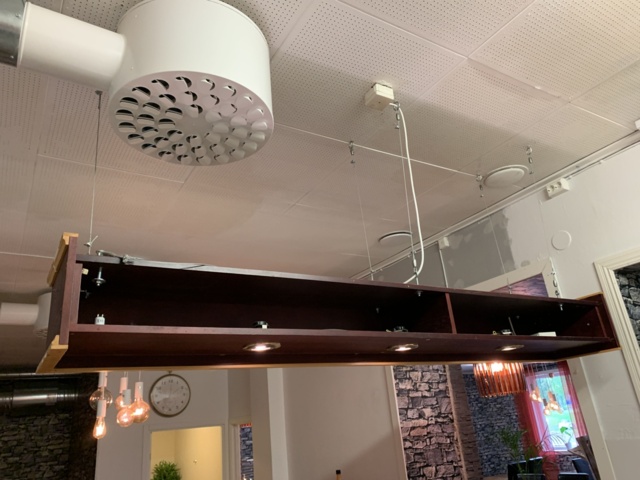 810109-3 Ceiling-hung shelf with lighting