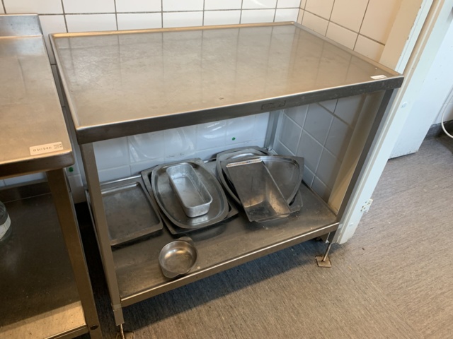 810145-1 Workbench in stainless steel with lower shelf