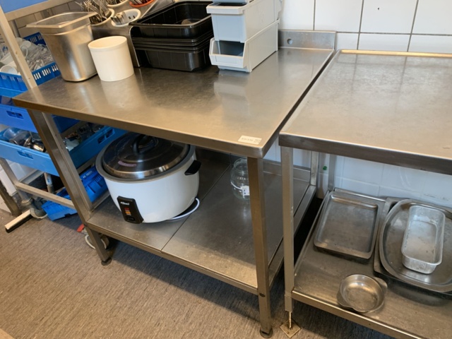 810146-1 Work bench in stainless steel with folded back edge and lower shelf