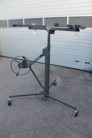 473220-2 Gypsum board lift