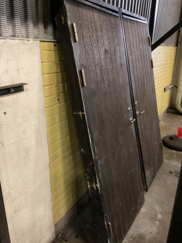 886987-3 2 Förrådsdörrar 9/21 V & H