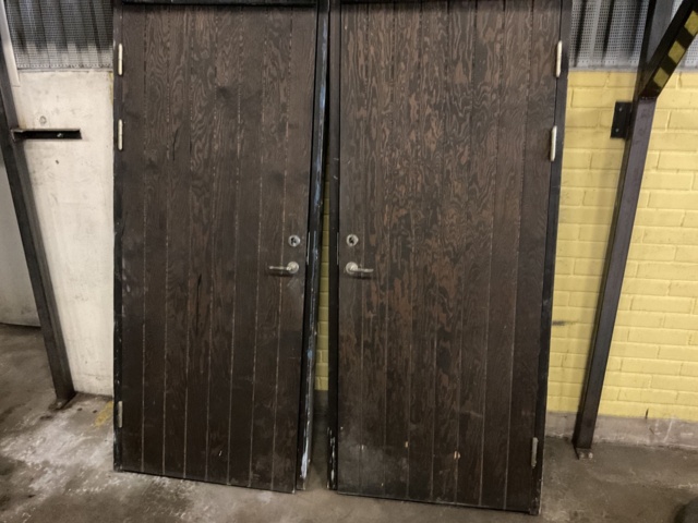 886987-7 2 Förrådsdörrar 9/21 V & H