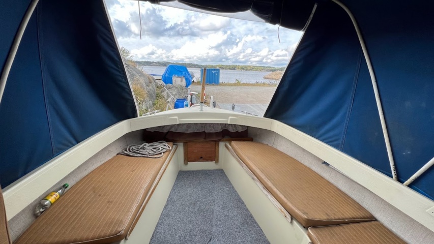 944962-28 Boat Fjord 21 Cabin