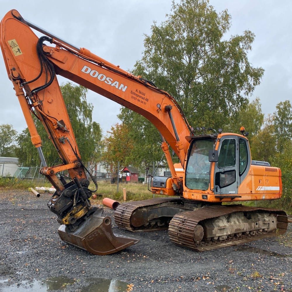 Tracked excavator Doosan 225 LC year 2007