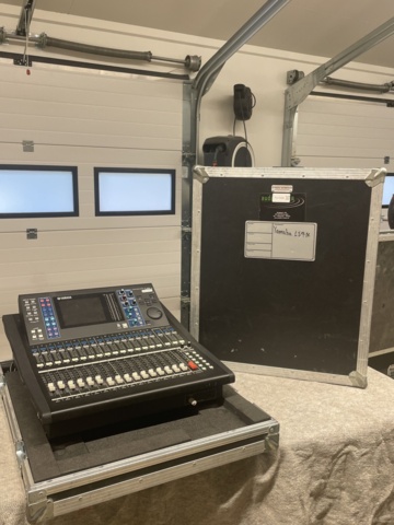 764568-2 1 pc Yamaha LS9 16 channel with case