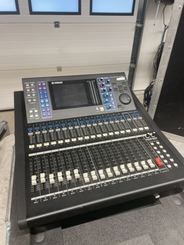 764568-3 1 pc Yamaha LS9 16 channel with case