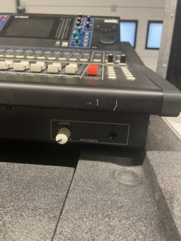 764568-4 1 pc Yamaha LS9 16 channel with case