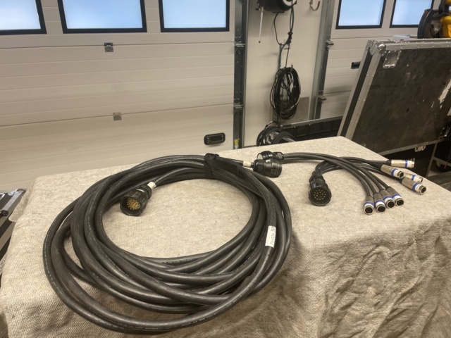 764570-1 Speakon extension multi