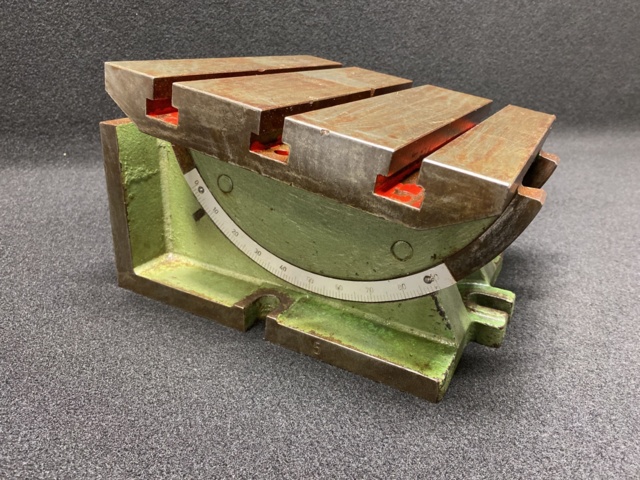 942847-2 Adjustable corner shelf