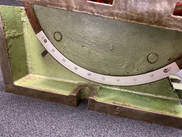 942847-3 Adjustable corner shelf