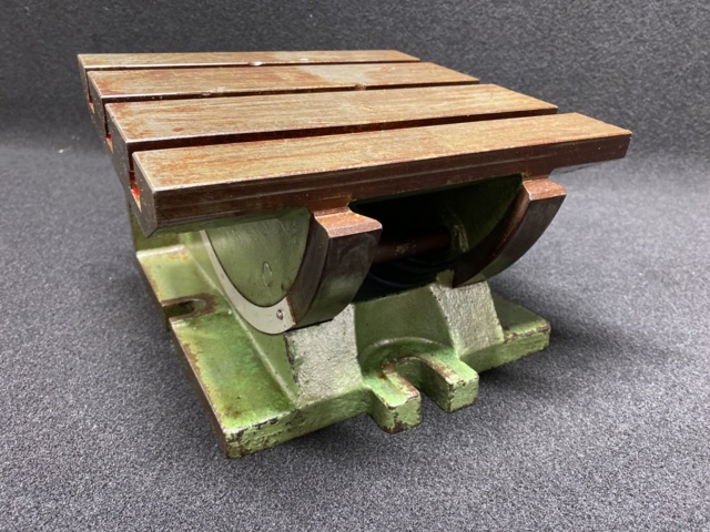 942847-4 Adjustable corner shelf