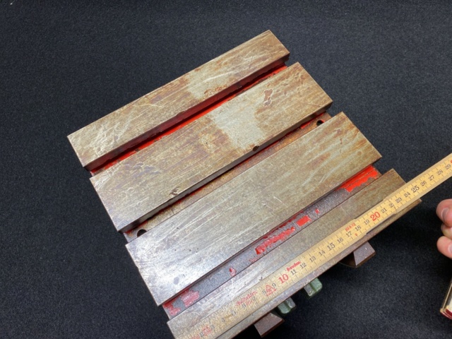 942847-5 Adjustable corner shelf