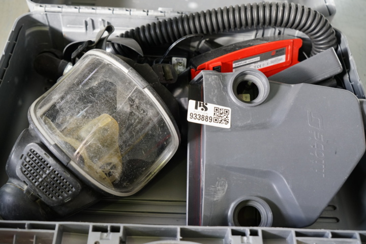 933889-2 Breathing mask Scott duraflow complete with charger & Battery