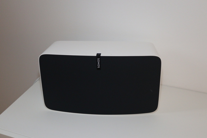 945231-4 Sonos 5 system, 2 Speakers + bass