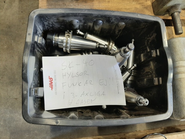 921235-18 Collection with ball bearings, grinding wheels and various workshop-related items