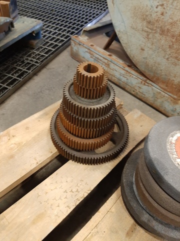 921235-21 Collection with ball bearings, grinding wheels and various workshop-related items