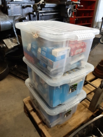 921235-8 Collection with ball bearings, grinding wheels and various workshop-related items