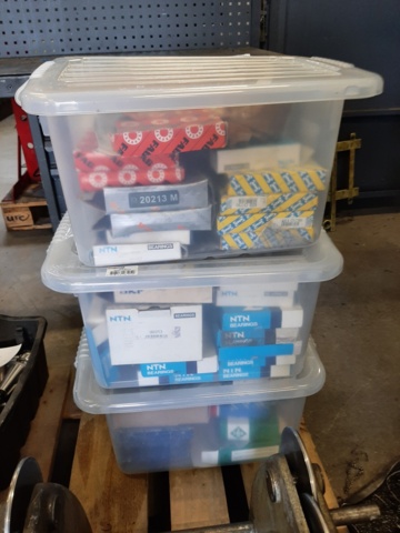 921235-7 Collection with ball bearings, grinding wheels and various workshop-related items