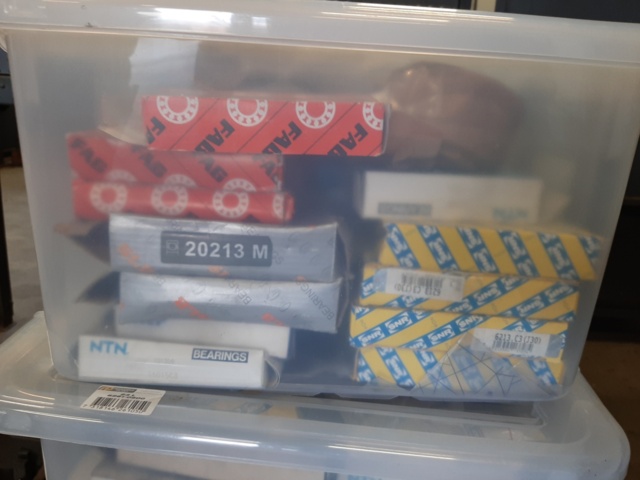 921235-9 Collection with ball bearings, grinding wheels and various workshop-related items