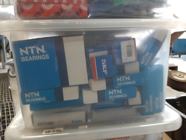 921235-12 Collection with ball bearings, grinding wheels and various workshop-related items