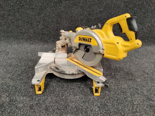 941551-1 Miter saw DeWalt DWS777