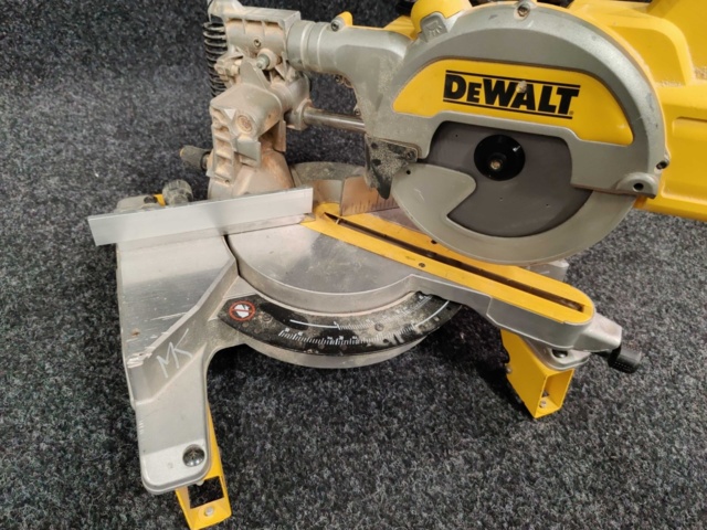 941551-3 Miter saw DeWalt DWS777