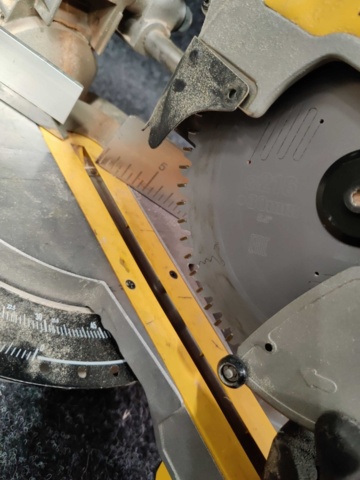 941551-4 Miter saw DeWalt DWS777