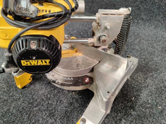 941551-6 Miter saw DeWalt DWS777