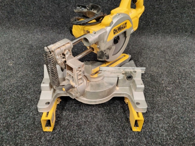 941551-8 Miter saw DeWalt DWS777
