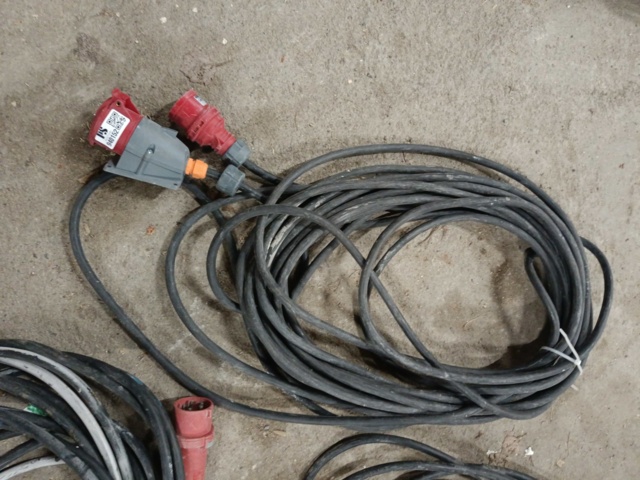 940152-6 Three splice cables 16-A