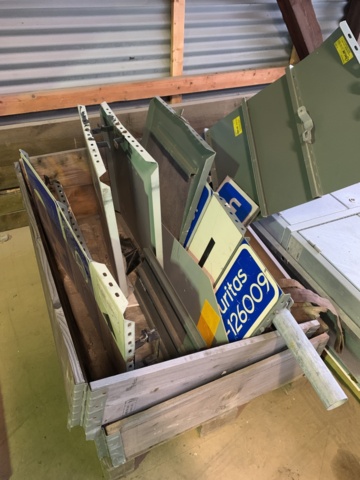 940185-3 Sign material for road 2 pallets